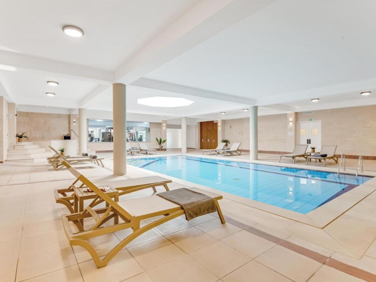 Готель Wellclub - Wellness Family Experience - Seaview Пафос Екстер'єр фото