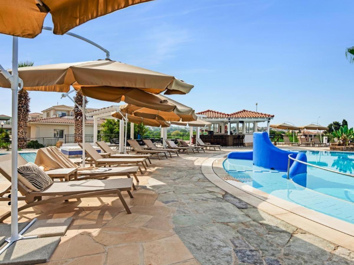 Готель Wellclub - Wellness Family Experience - Seaview Пафос Екстер'єр фото