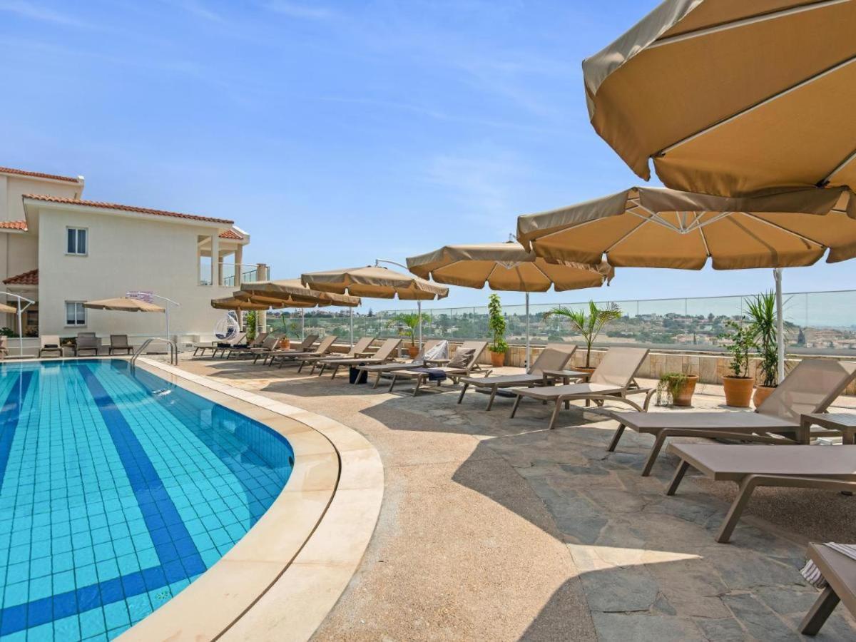 Готель Wellclub - Wellness Family Experience - Seaview Пафос Екстер'єр фото